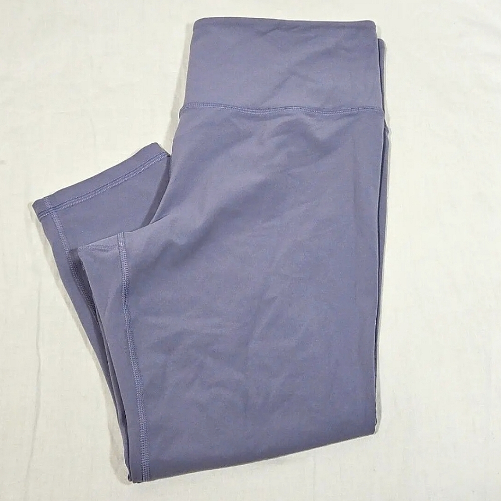 Athleta Elation Capri Tight Leggings L Large Purple Workout Yoga Pants Fitness